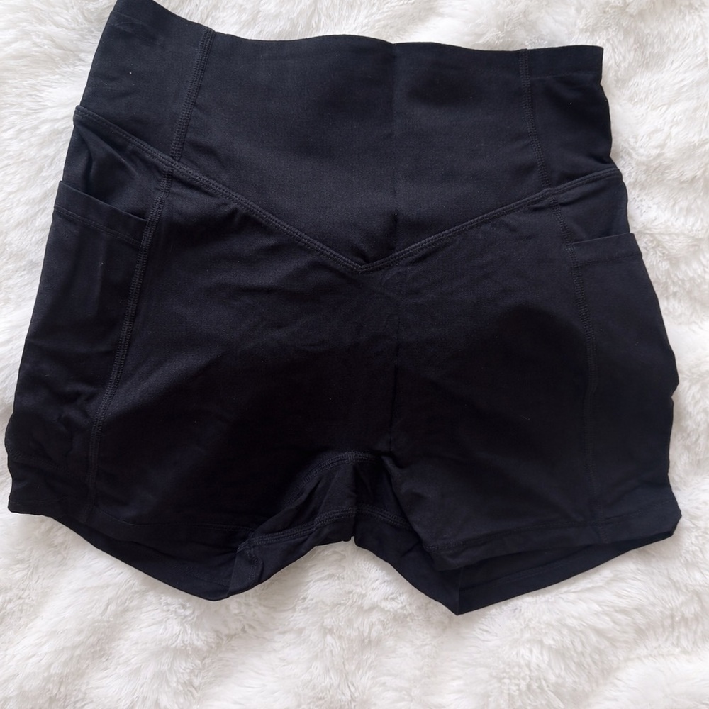 NWT Halara UltraSculpt™ 3" High Waisted Crossover Shorts - Small - Black color